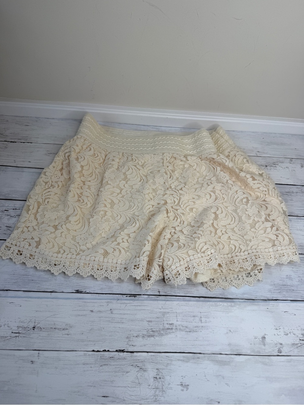 Cream Lace Shorts with Scalloped Hem